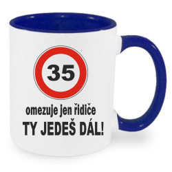 Hrnek se značkou - 35 omezuje jen řidiče
