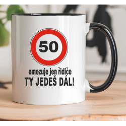 Hrnek - 50 omezuje jen řidiče, ty jedeš dál