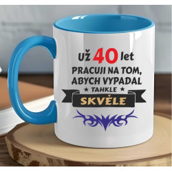 Narozeninový hrnek - Už 40 let pracuji na tom