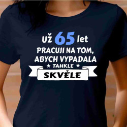 Dámské tričko Už 65 let pracuji na tom, abych vypadala takhle skvěle.