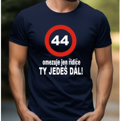 Pánské tričko - 44 let omezuje jen řidiče ty jedeš dál