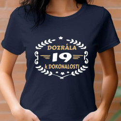 Dámské narozeninové tričko - 19 let a dozrála k dokonalosti