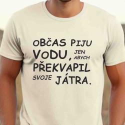 Pánské vtipné tričko Občas piju vodu jen abych překvapil Játra