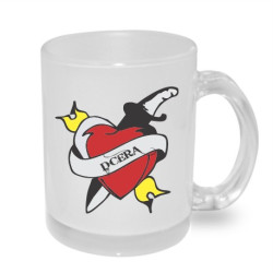 Dárek pro dceru. Hrníček s červeným srdíčkem s nápisem dcera