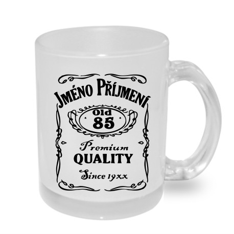 Hrnek s potiskem jména a příjmení, věkem 85 a rokem narození v motivu Jack Daniels.